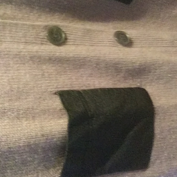 A clasicical UK StyleFrench Connection Fall swetar - Picture 2 of 4